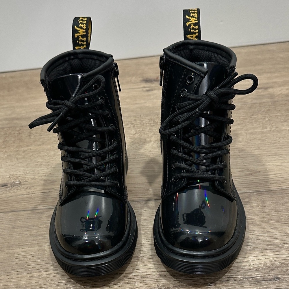NEW Dr Marten Shiny Patent 1460 Black Rainbow Lace-Up Kids Combat Boots bold - Picture 2 of 9